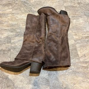Fergalicious by Fergie Brown Laurel Boots Women's Size 9.5 M Side zipper.
